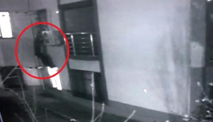 Örümcek Adam'a Özenen Hırsız Kamerada