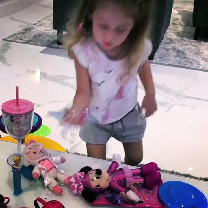 Acun Ilıcalı - Şeyma Subaşı Kızları Melisa İngilizce Konuşuyor