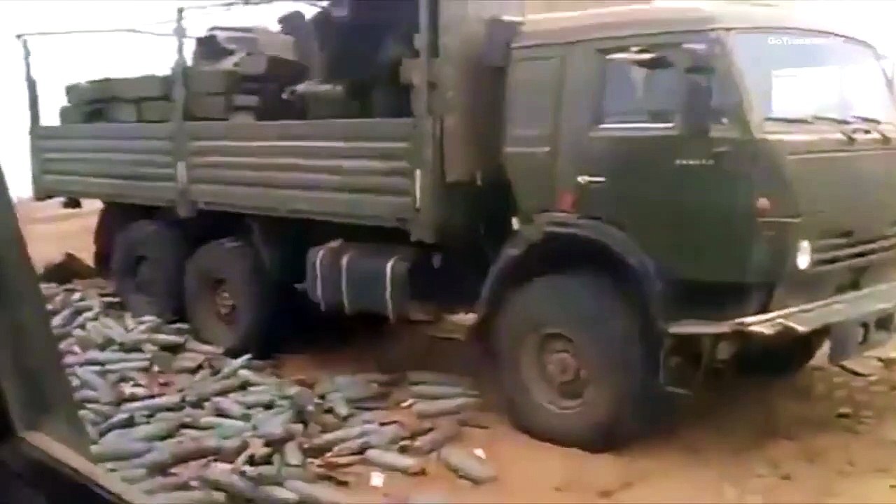 Un soldat fait une grosse boulette en déchargeant des mortiers