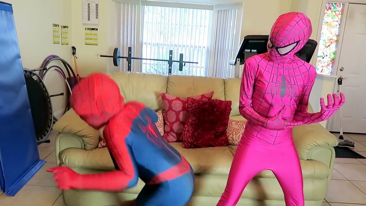Spiderman Loses His Face! - Spiderman vs Joker vs Pink Spidergirl - w/ Pizza Party! - Fun Superhero