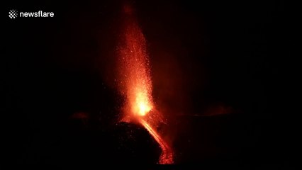 Stunning footage of Etna crater spewing lava