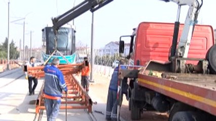 Kocaeli'nin İlk Şehiriçi Raylı Siteminde Vagonlar Geldi