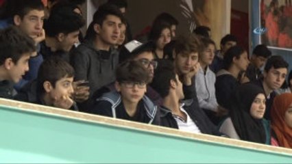 Başakşehir'de Okullara Spor Malzemesi Desteği