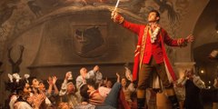 La Bella y la Bestia - Clip con Luke Evans cantando como Gastón