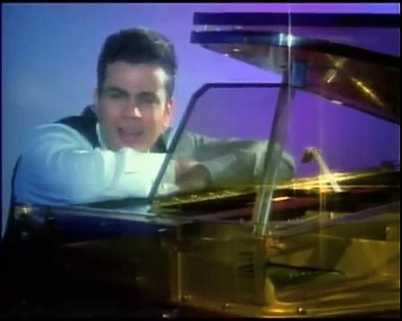 عمرو دياب و ضحكة عيون حبيبي