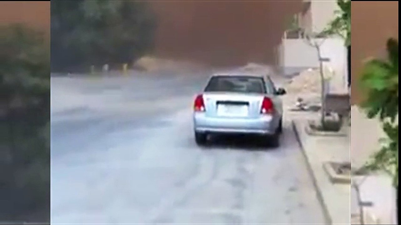 Amazing Video !!! Sandstorm turns day into night Riyadh City