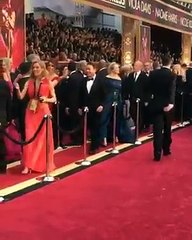 Meryl Streep almost fell at the red carpet #Oscars