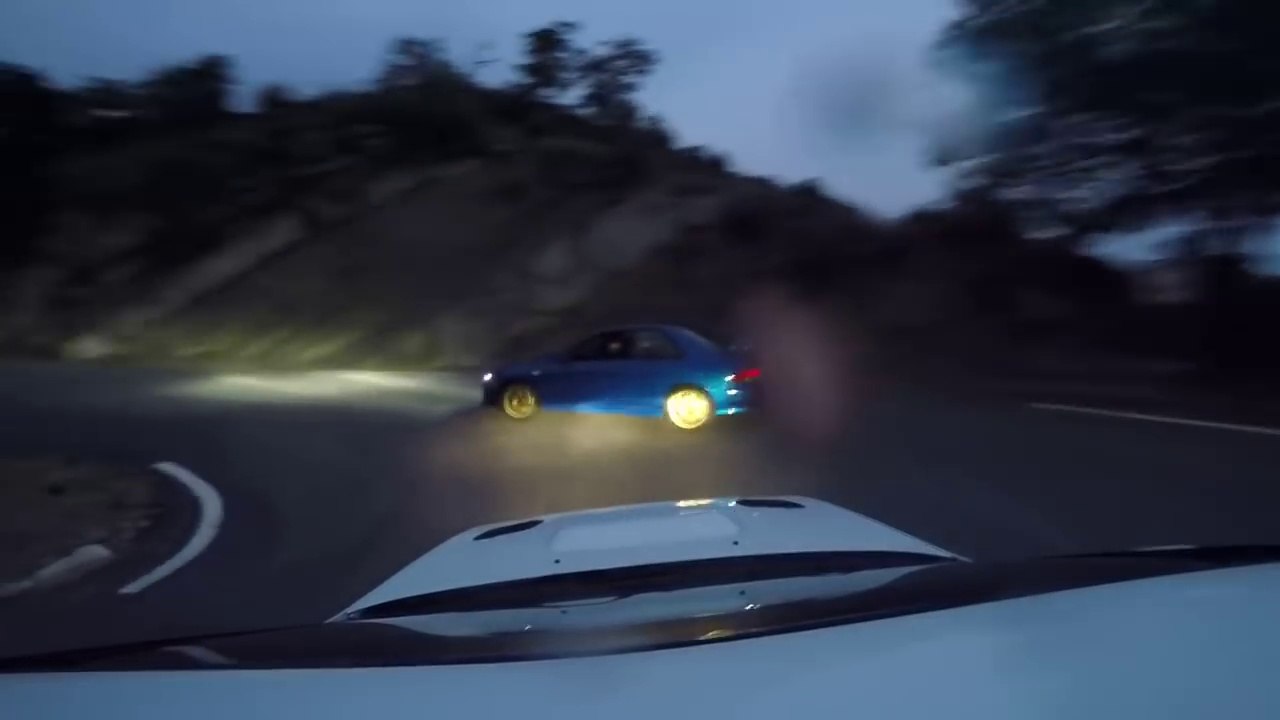 Course de voiture amateur entre deux subaru impreza STI