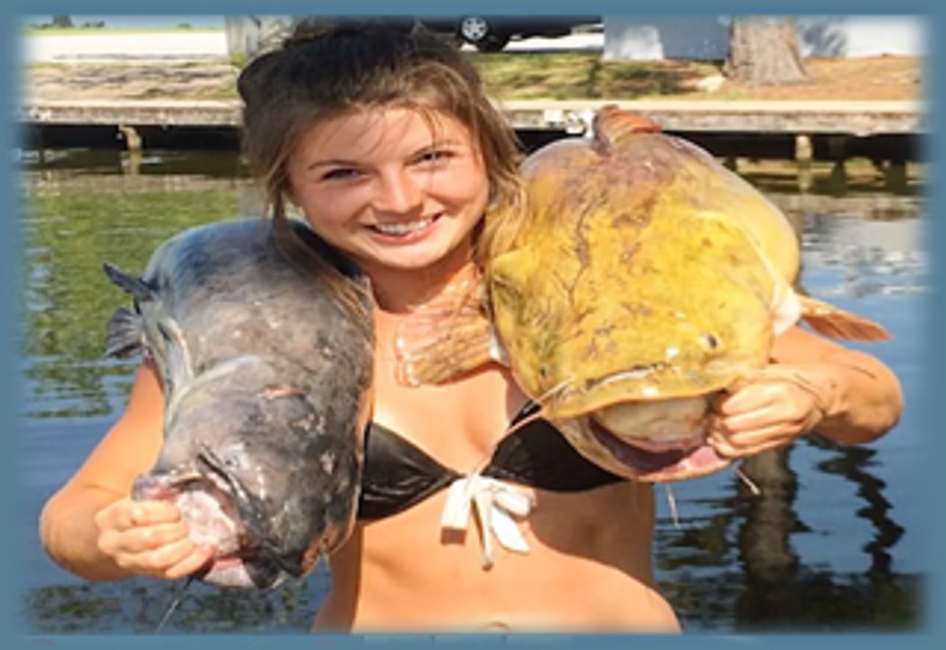 Hot Girl catches giant catfish with bare hands