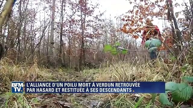 Après plus d'un siècle, cet homme retrouve dans le champ de bataille, un anneau en or d’un soldat de la guerre de Verdun et le remet à son petit-fils. C’est émouvant…