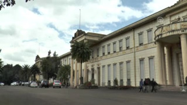 Liberya Cumhurbaşkanı Johnson-Sirleaf, Etiyopya'da Resmi Törenle Karşılandı - Addis