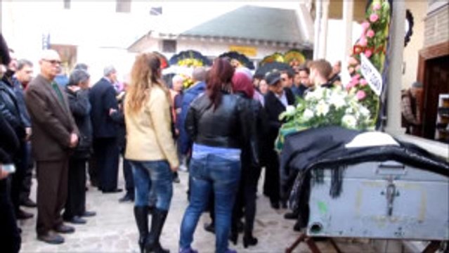 Edremit Evinde Bıçaklanarak Öldürülen Ingilizce Öğretmeni Toprağa Verildi