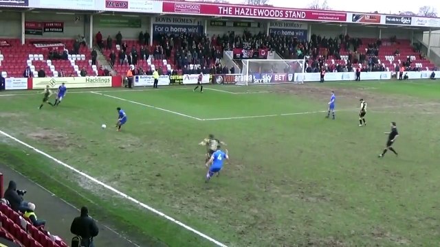 Orta sahadan kaleciyi avladı