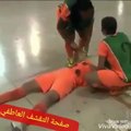 Ouhh c'est violent le futsal féminin... Coup de pied en pleine tête