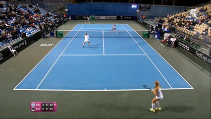 Tennis : le fou rire d'une joueuse après le coup manqué de son adversaire