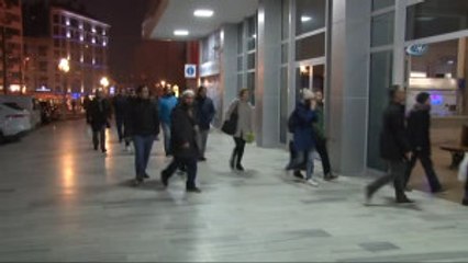 İstanbul'da Sis Ulaşımı Durdurdu