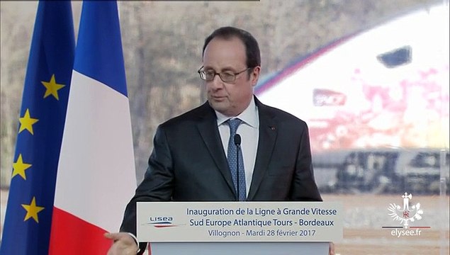 Les images du coup de feu accidentel pendant le discours de François Hollande en Charente