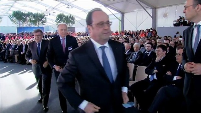 Un coup de feu accidentel lors du discours de François Hollande fait deux blessés