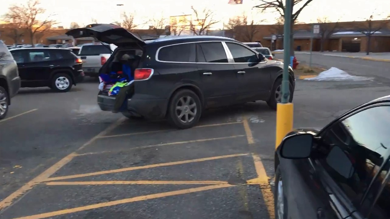 Un voleur de voiture se fait tirer dessus.