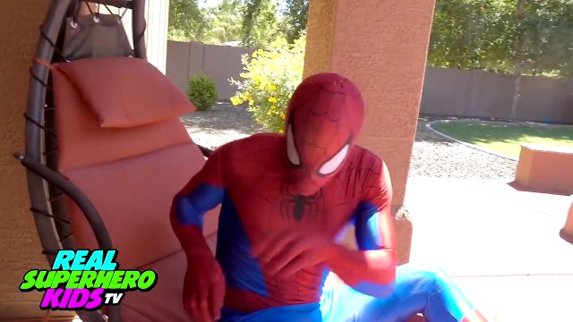 Беременных замороженные Эльза против человека-паука обеспечивает SPIDERBABY ТРОЙНЯ ж/ розовый Человек-паук смешные Су