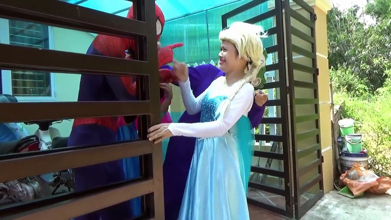 The most funny Superhero! Spiderman vs замороженные Эльза vs Анна vs Hulk vs Joker /w Scary Prank
