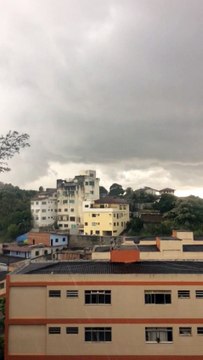 Internauta filma momento exato de raio em Guarapari