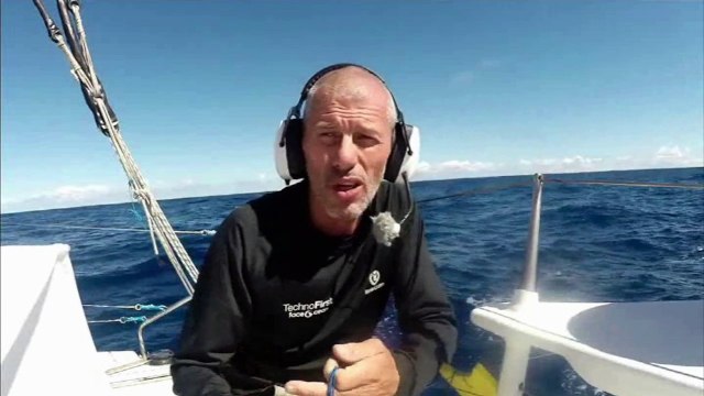 J114 : Sébastien Destremau s'essaye à la pêche / Vendée Globe
