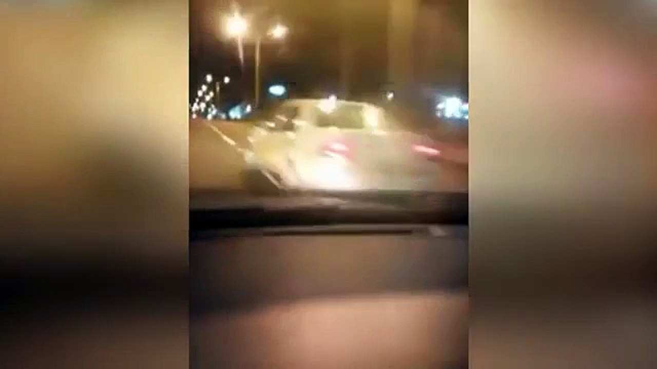 Ce couple pris en flagrant délit à moto sur l'autoroute