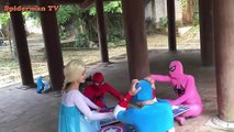 Розовый Человек-паук становится русалкой! ж/ Человек-П