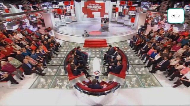 Laurent Gerra imite des célébrités françaises.Vivement dimanche