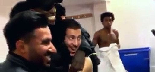 Vidéo - L'incroyable accueil réservé à Demba BA par ses anciens coéquipiers à Chelsea.