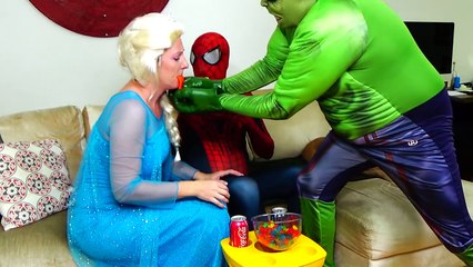 Spiderman vs Joker vs Frozen Princess Elsa - Itchy Powder Prank! Superhero Fun in Real Lif