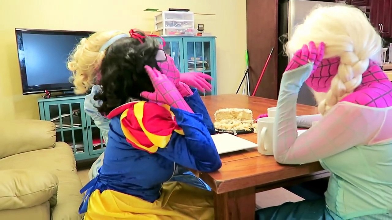 Spiderman vs Frozen Elsa vs Disney Princess vs Supergirls - Poison Ivy, Joker, Batgirl, Power Ranger