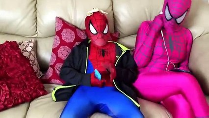 Spiderman vs Joker vs Frozen Elsa grupo de Rock Spidergirl Vampiros Candy! Funny Superheroes