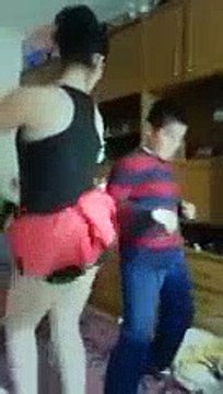 ABLA-KARDEŞ BU DANSLARIYLA FENOMEN OLDU SOSYAL MEDYA KOPTU! sosyalfil.com