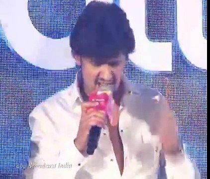 Live Stage Performance of Bollywood Singer Sonu Nigam On His HIt Numbers