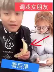 LARKI NY KEELA DEKH KY FUNGRING SHORO KR DE