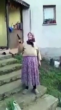 Pourquoi il ne faut jamais donner d’arme à feu à une mamie