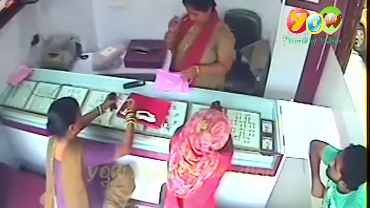 Jeweler Thief in shop