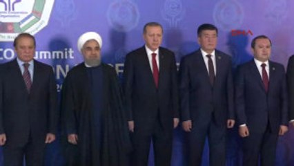 Pakistan'da Liderlerden Aile Fotoğrafı