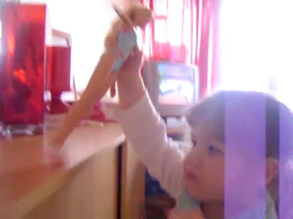 Kloé et sa Barbie girl