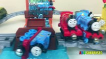 Томас и друзья взять N играть воды спасательные игрушечные поезда для детей яйцо сюрприз игрушки ЦУМ ЦУМ