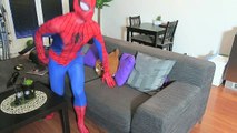 Человек-паук против розовый Человек-паук против лягушки смешные Супергеройское кино в реальной жизни