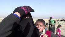 مئات العراقيين فروا من غرب الموصل بسبب المعارك والحرمان