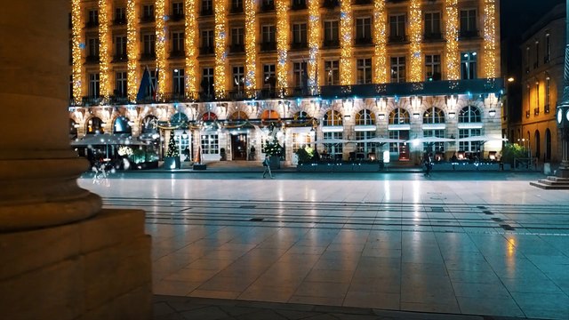 Découvrez le film réalisé par les équipes d'M6 avec tous les animateurs à l'occasion des 30 ans de la chaîne