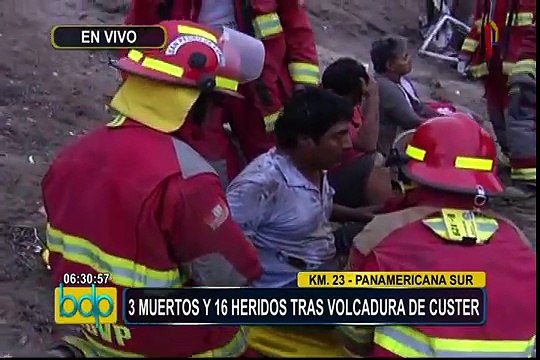 Panamericana Sur: 3 muertos y más de 10 heridos tras volcadura de cúster
