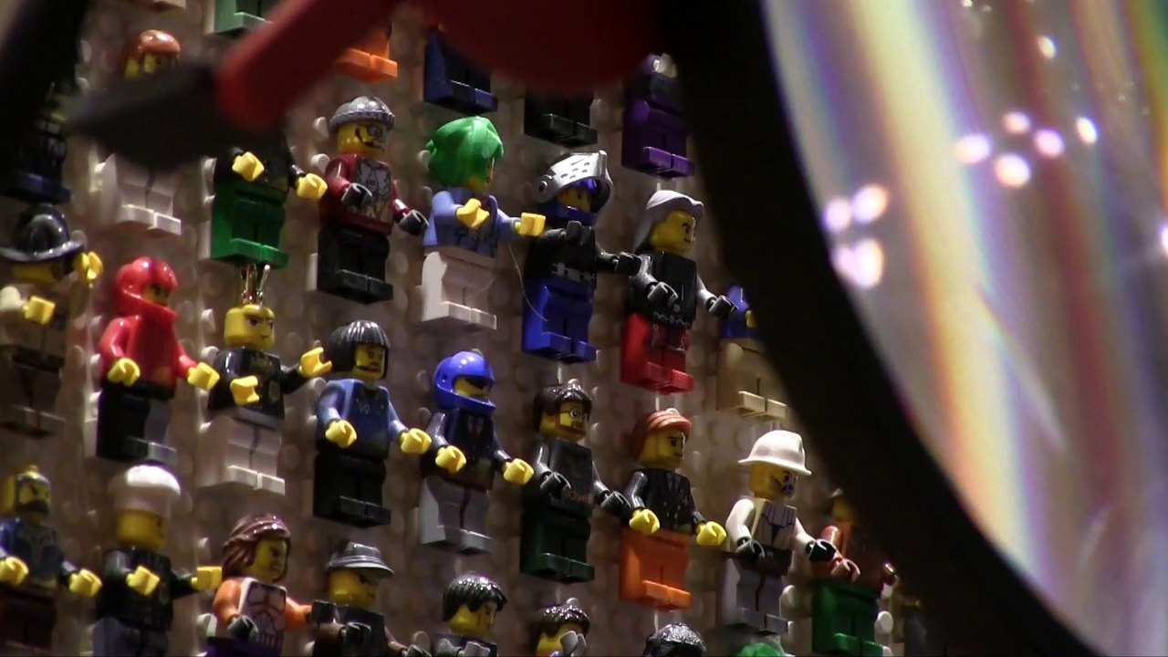 Briques LEGO : dans les coulisses d'une usine de fabrication