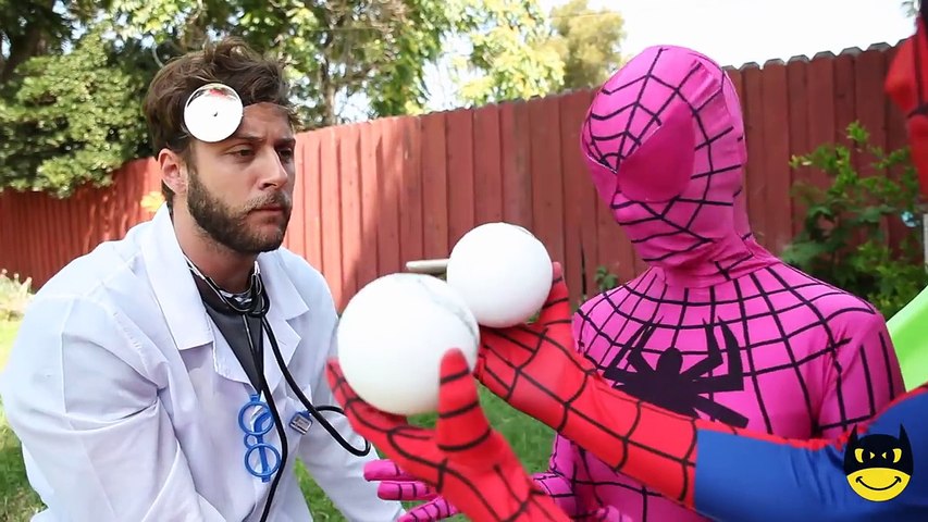 Самый розовый человек. Смешные видео про супергероев в реальной жизни розовый человек паук.
