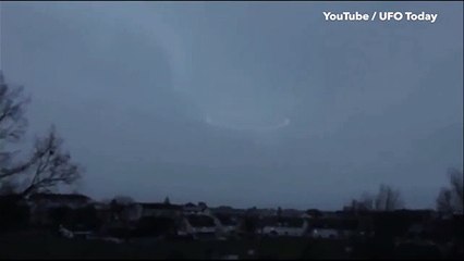 Cette étrange vidéo qui semble montrer un OVNI crée la polémique sur les réseaux sociaux !