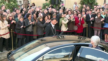 Fillon espera inculpación pero sigue carrera presidencial